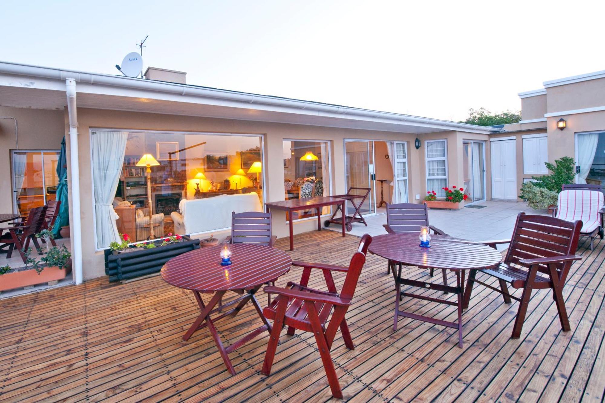 Dolphins' Playground Beachfront B&B เพลตเตนเบิร์กเบย์ ภายนอก รูปภาพ