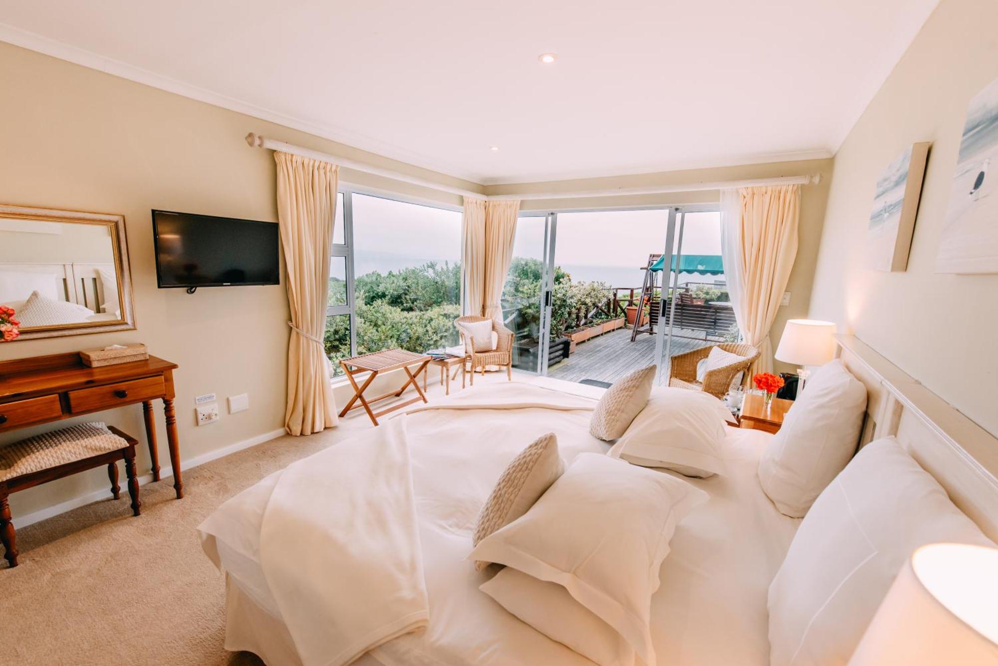 Dolphins' Playground Beachfront B&B เพลตเตนเบิร์กเบย์ ห้อง รูปภาพ