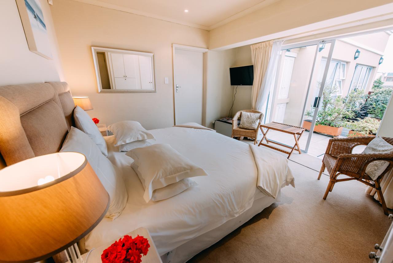 Dolphins' Playground Beachfront B&B เพลตเตนเบิร์กเบย์ ภายนอก รูปภาพ